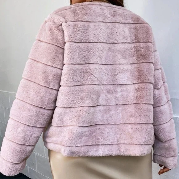 🎉🎉 Pink Faux Fur Jacket 🎀 - Picture 2 of 8